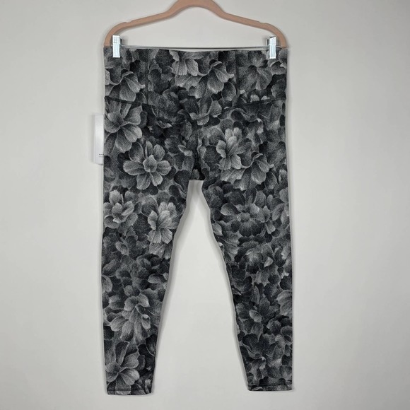 Athleta Elation Textured Tight Chakra Floral Black/ Seasalt 1X - Picture 7 of 15